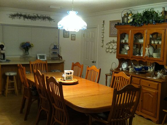  Open dining/kitchen