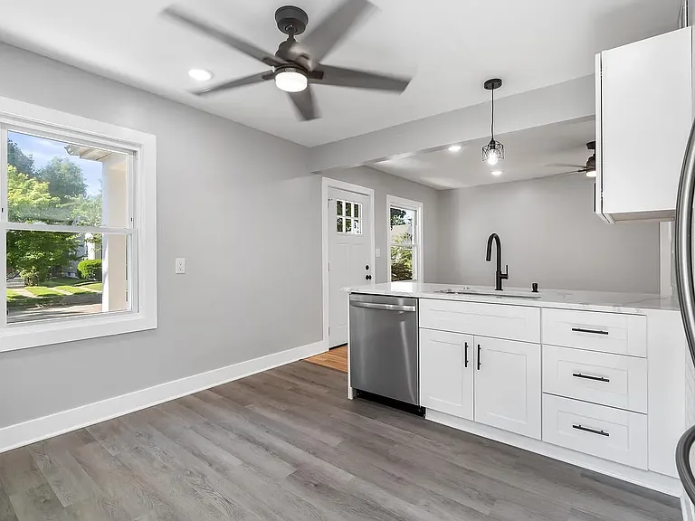 601 Dewey St #1 — Photo 10