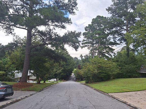 4th image of 2988 Claridge Ct