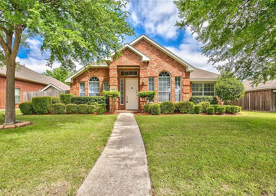 1st image of 1821 Lake Falcon Dr
