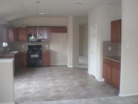 4th image of 327 Paddington Dr
