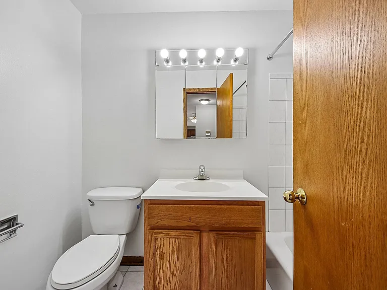 16-web-or-mls-9030 Kennedy Dr Unit 1C-S1906-015