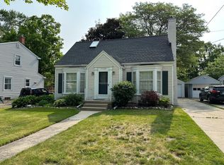 1128 Lakeside Dr SE, East Grand Rapids, MI