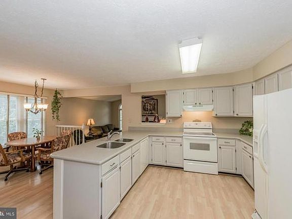 2nd image of 3320 Cara Ct