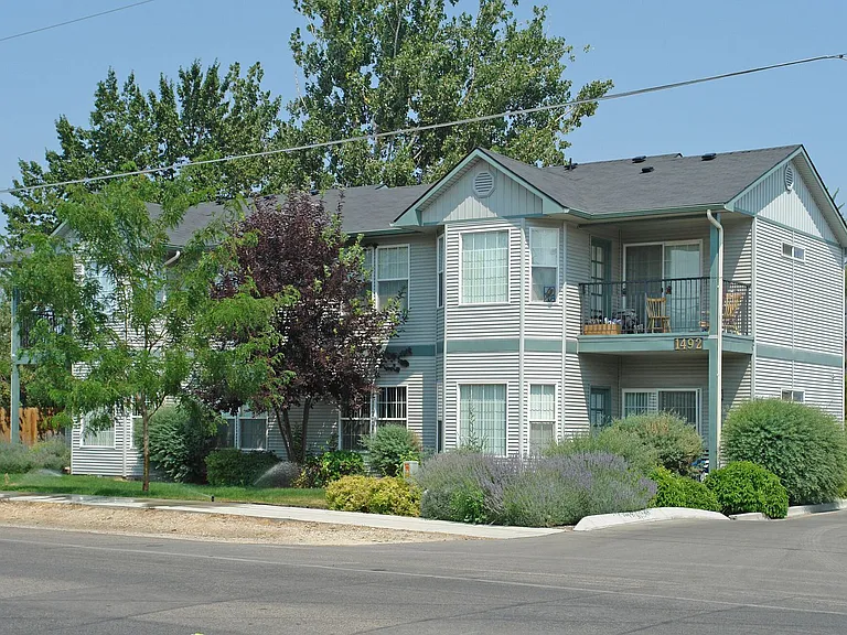 Roosevelt - 1492 — Photo 1