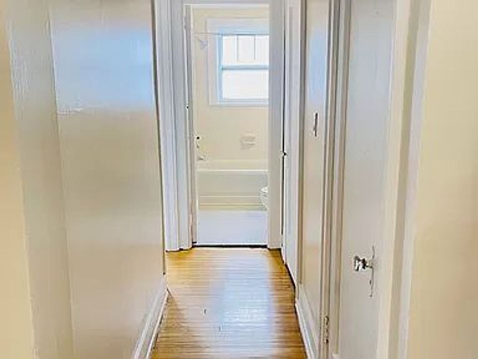 1st image of 409 Stolp Ave #206