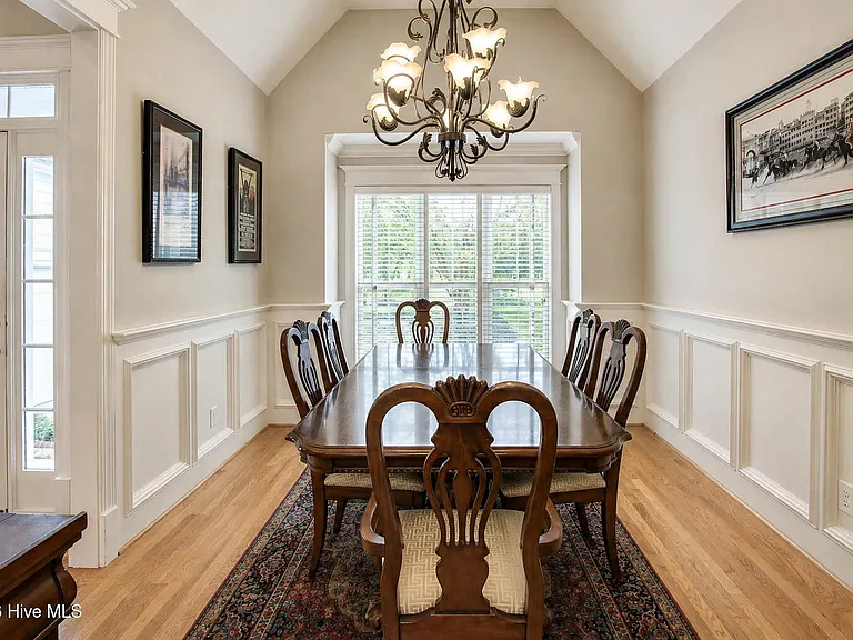 305 Holly Ln — Photo 19