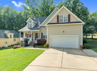 200 Holly Branch Dr, Holly Springs, NC 27540