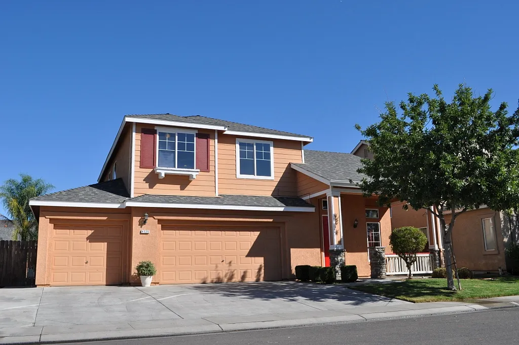 4725 Isabella Ave photo 1