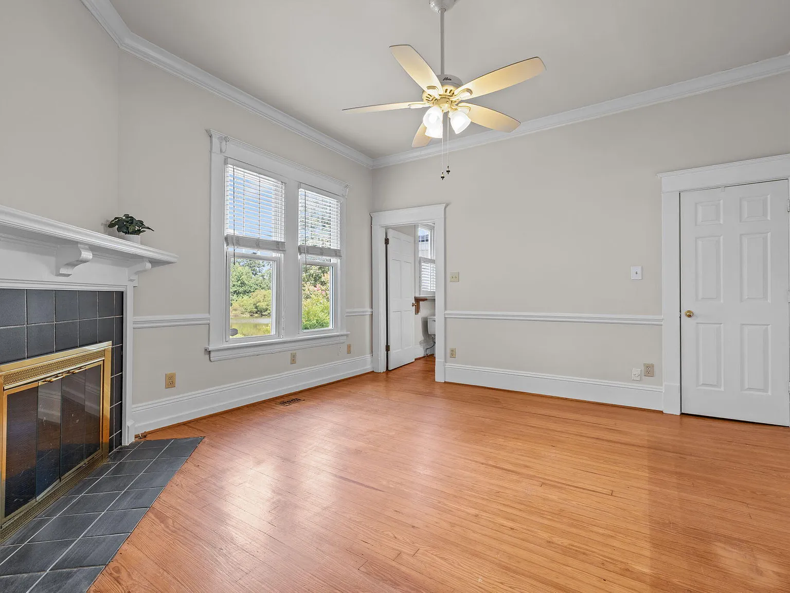 4 bed, 2.5 bath, 2998 sqft, $3,995 — Photo 3
