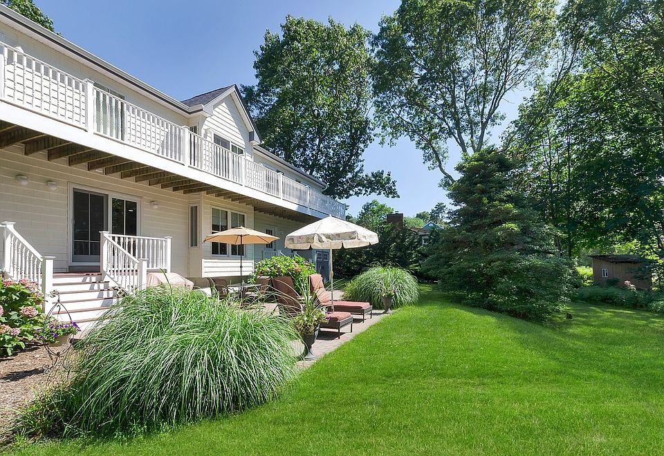 1st image of 8 Mill Pond Ln