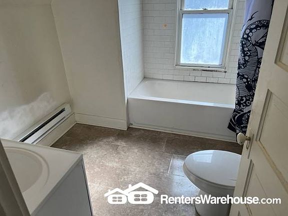 5th image of 2418 California St NE