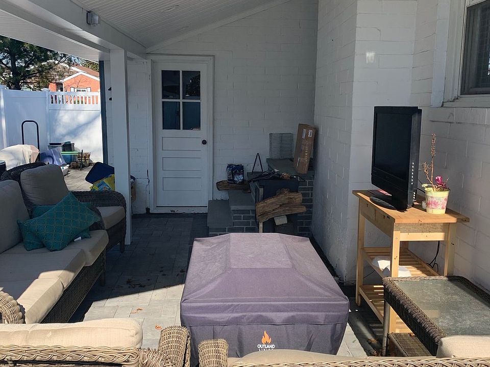 1st image of 220 Oconnell St