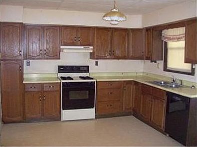 2nd image of 817 Regent St