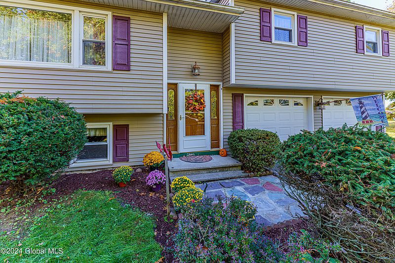2nd image of 33 Birch Road