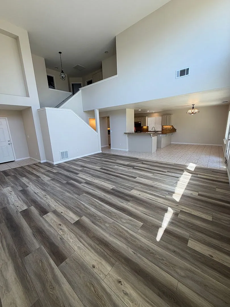 Move In Special 1/2 Off First Month Rent Newly Updated 4 Bedroom 2.5 Bathroom Home- Available Now! — Photo 4