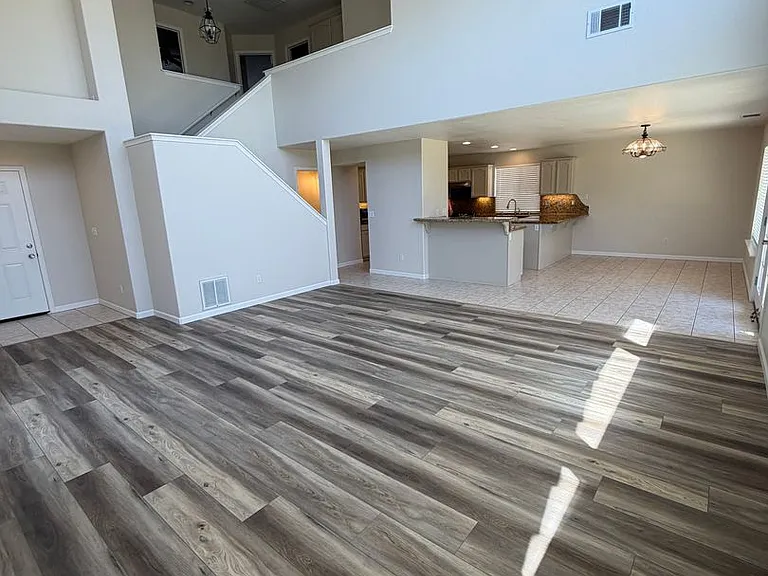1810 Baylor Ln — Photo 4