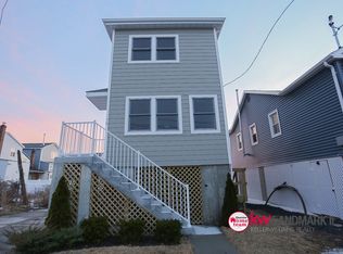10 W 10th Rd, Far Rockaway, NY 11693