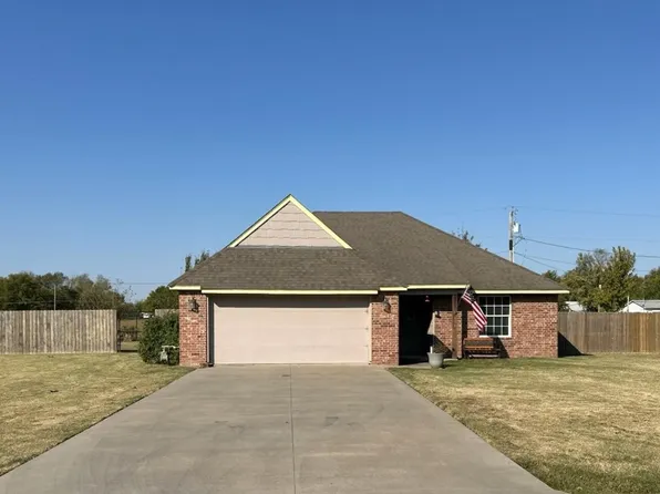 616 S Broad St, Nowata, OK 74048