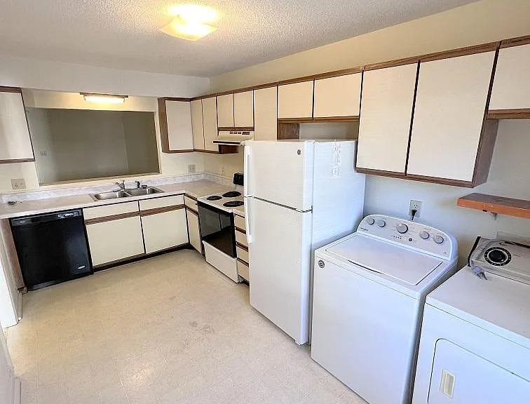 875 Martin Luther King Jr Blvd #10 — Photo 4