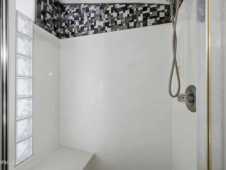 5724 S 21st Pl — Photo 17