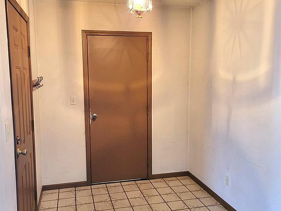 3rd image of 5620 Coyote Cir