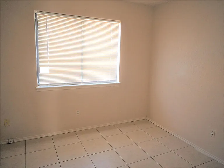 1403 Hermitage Dr — Photo 15