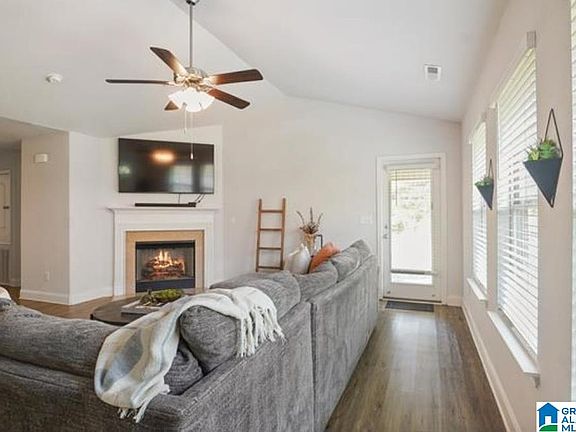 5th image of 172 Greenwood Cir