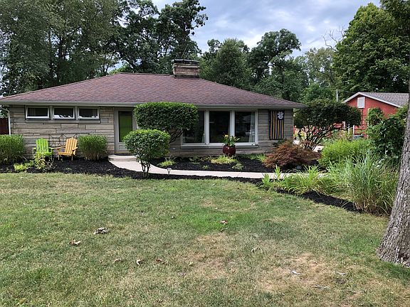 2nd image of 1215 White Oak Dr
