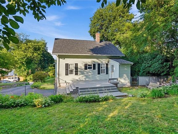4th image of 36 Harris Ave