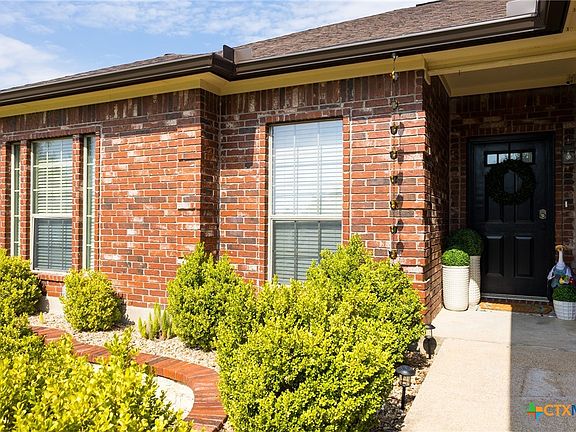 3rd image of 2 Westridge Pl