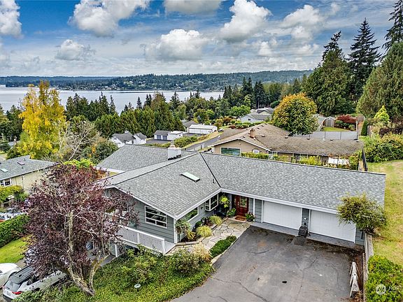 2nd image of 7952 SE Puget Heights Lane