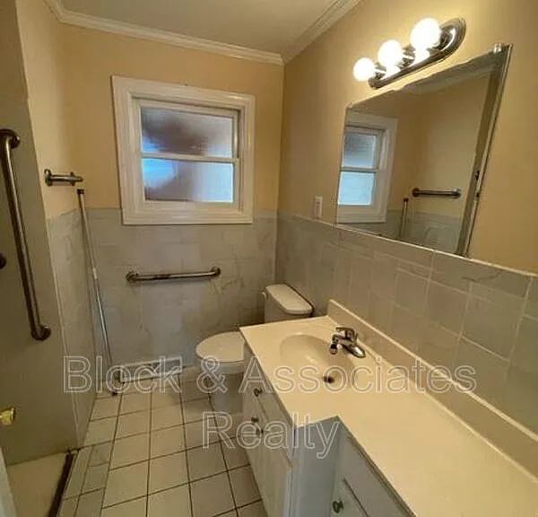 1542 N Tremont Dr — Photo 8