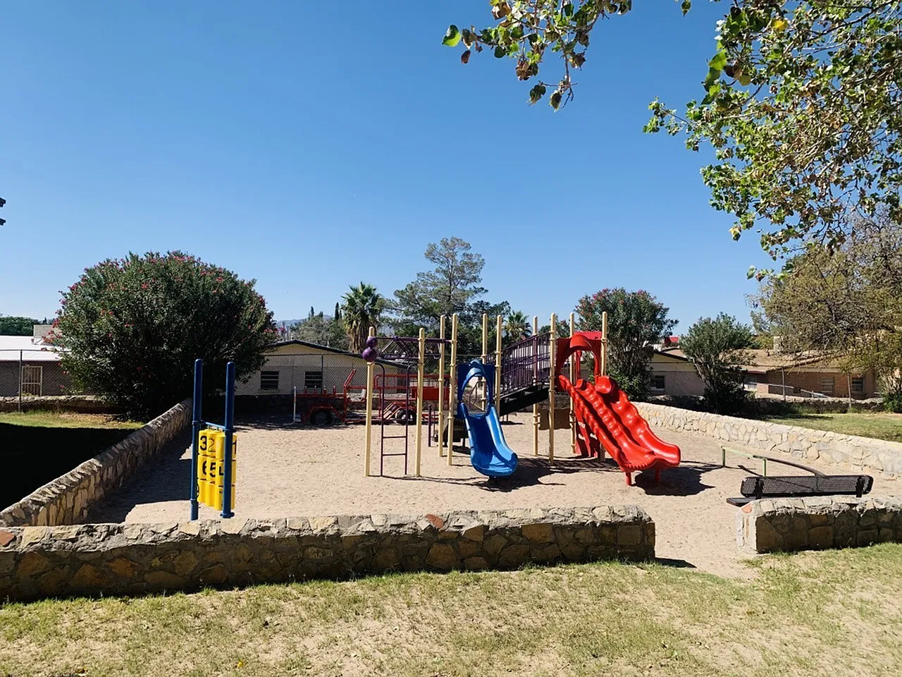 Sand Pebble Apartments — Photo 3