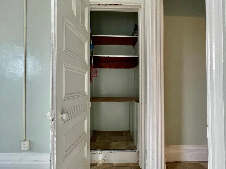340 S Winebiddle St #9 — Photo 7