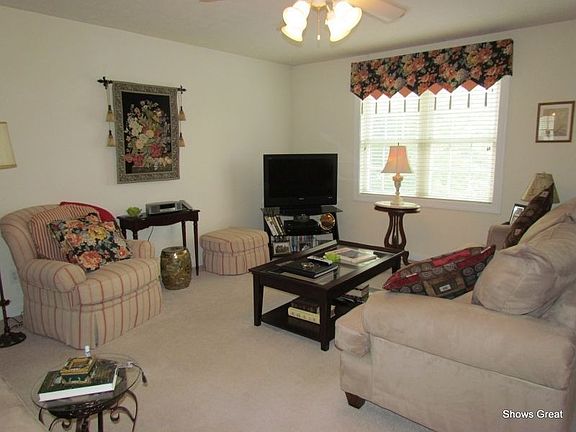 3rd image of 731 Wyndhurst Dr