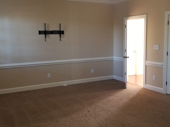 1st Floor Master Bedroom