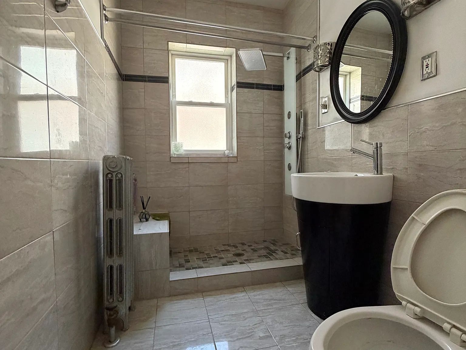 3 bed, 2200 sqft, $1,800 — Photo 3