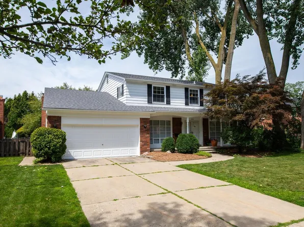21501 Van K Dr, Grosse Pointe Woods, MI 48236