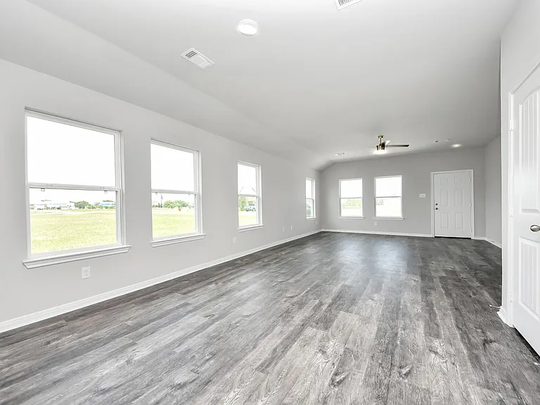688 Swallow Dr — Photo 9
