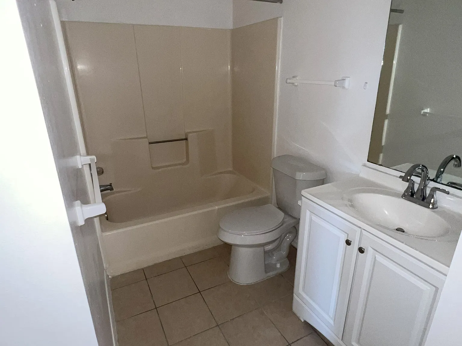 2 bed, 900 sqft, $1,200 — Photo 4