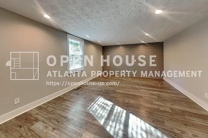 4 bed, 3.0 bath, 2006 sqft, $2,100 — Photo 4