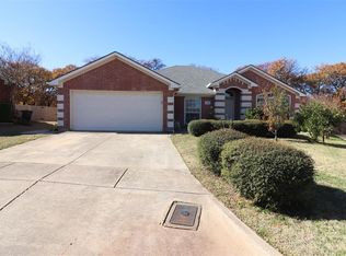 7700 Briarstone Ct, Fort Worth, TX 76112