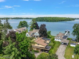 4848 Willow Ln, Orchard Lake, MI