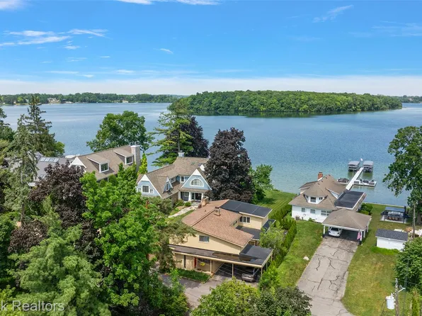 4848 Willow Ln, Orchard Lake, MI 48324