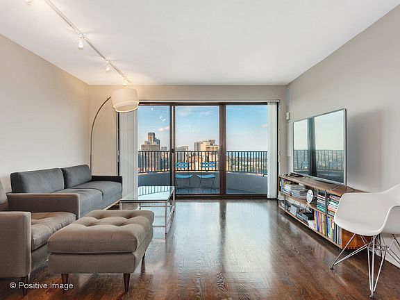 4th image of 2020 N Lincoln Park W APT 23E