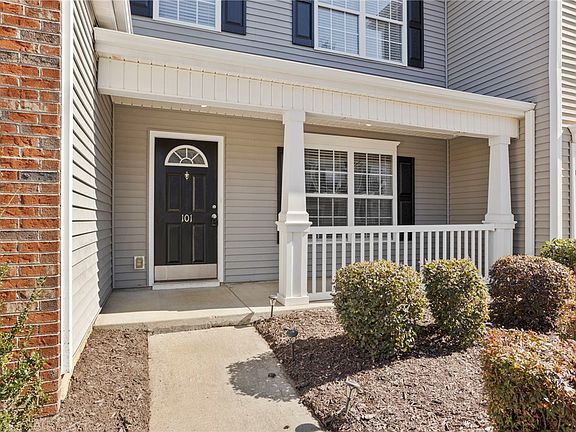 5th image of 101 Pine Walk Dr