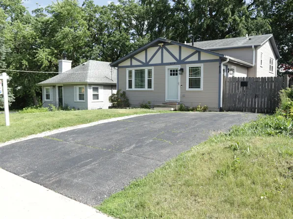 613 Oakwood Dr, Round Lake Beach, IL 60073