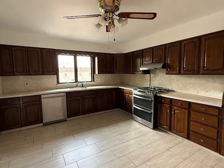 46 Gaston Ave — Photo 2