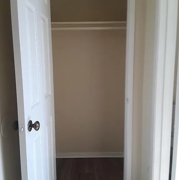 13935 Kornblum Ave — Photo 8